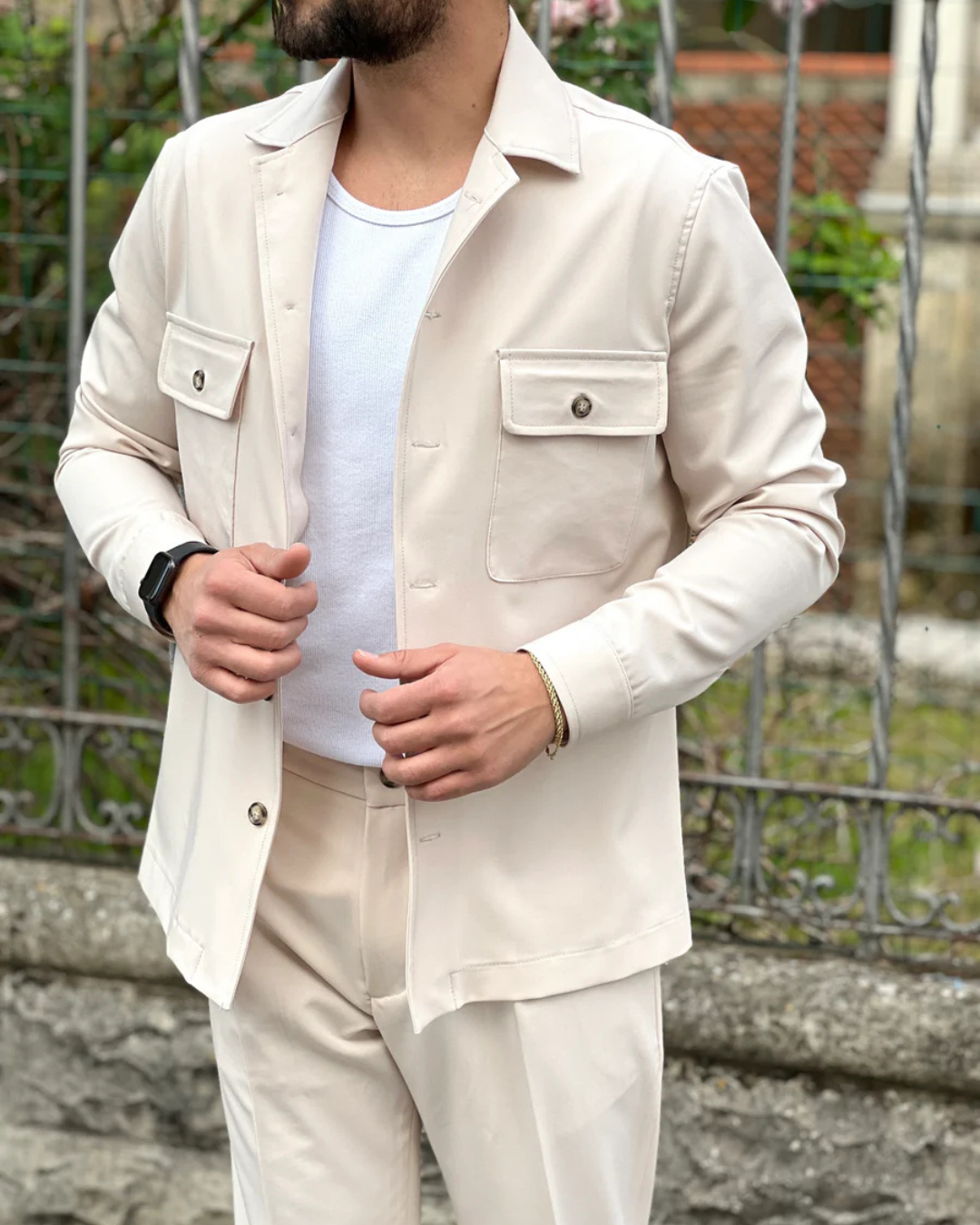 Conjunto de Chaqueta y Pantalón en Tonos Neutros para Hombre de Estilo Casual