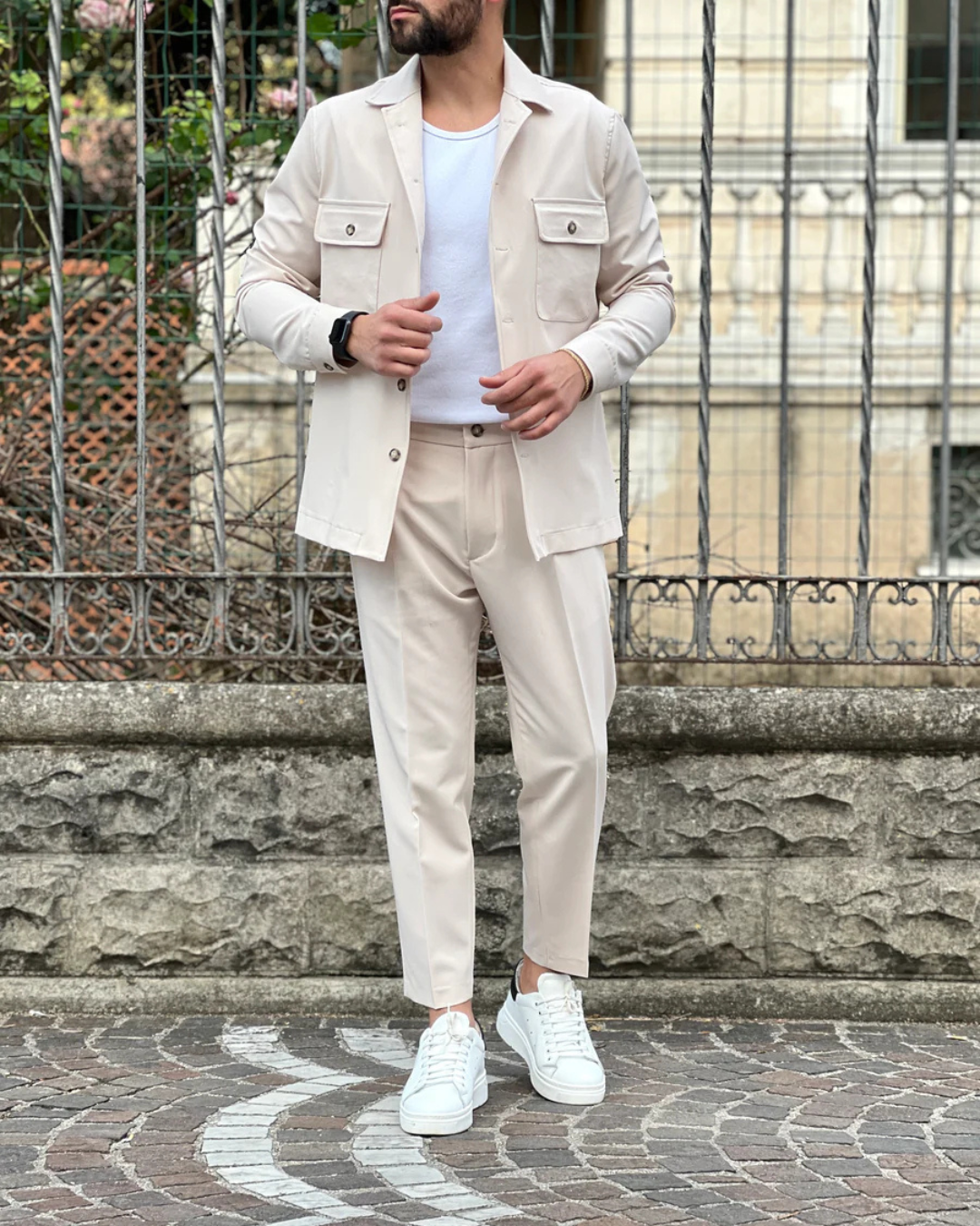 Conjunto de Chaqueta y Pantalón en Tonos Neutros para Hombre de Estilo Casual