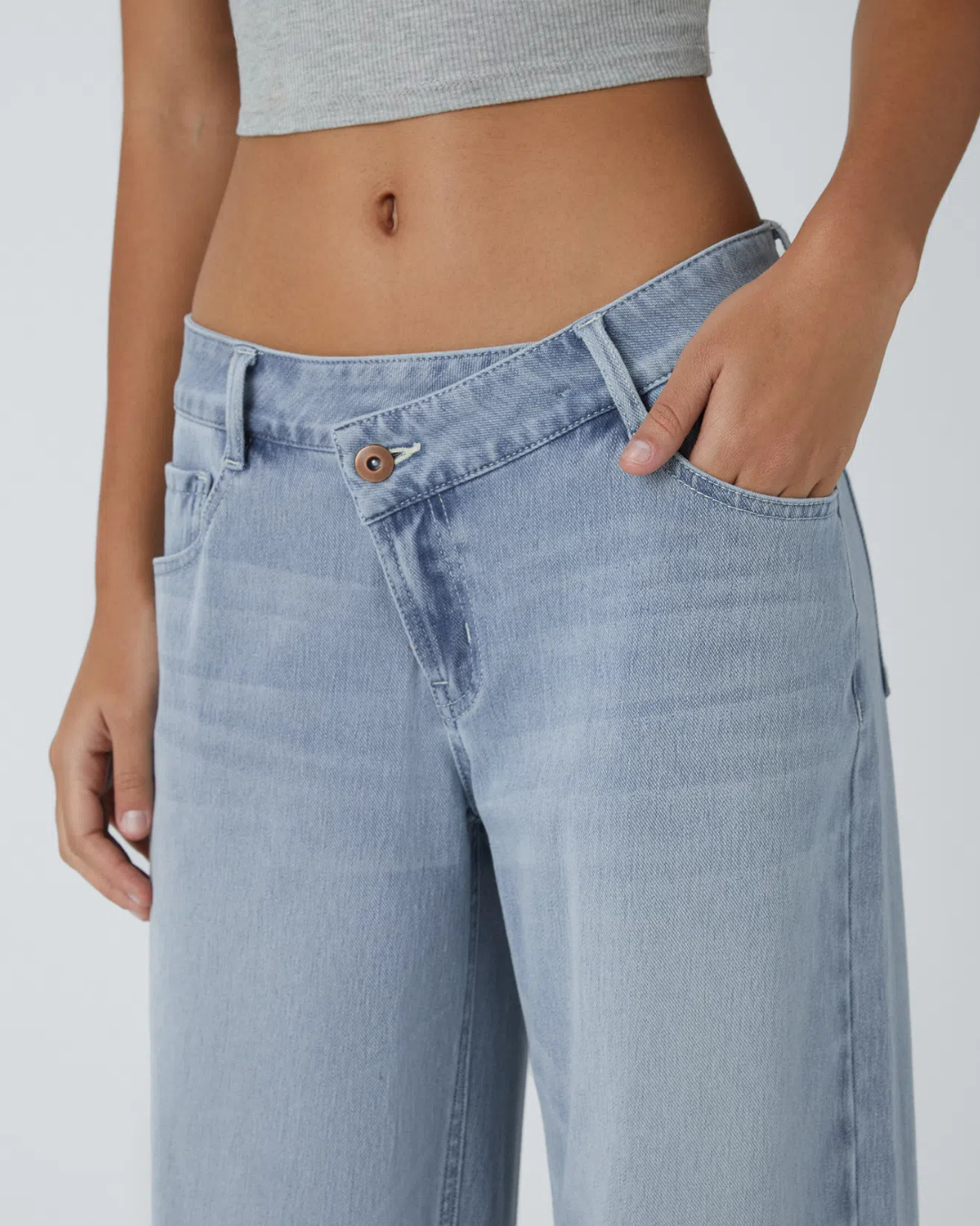Pantalon básico de corte bajo