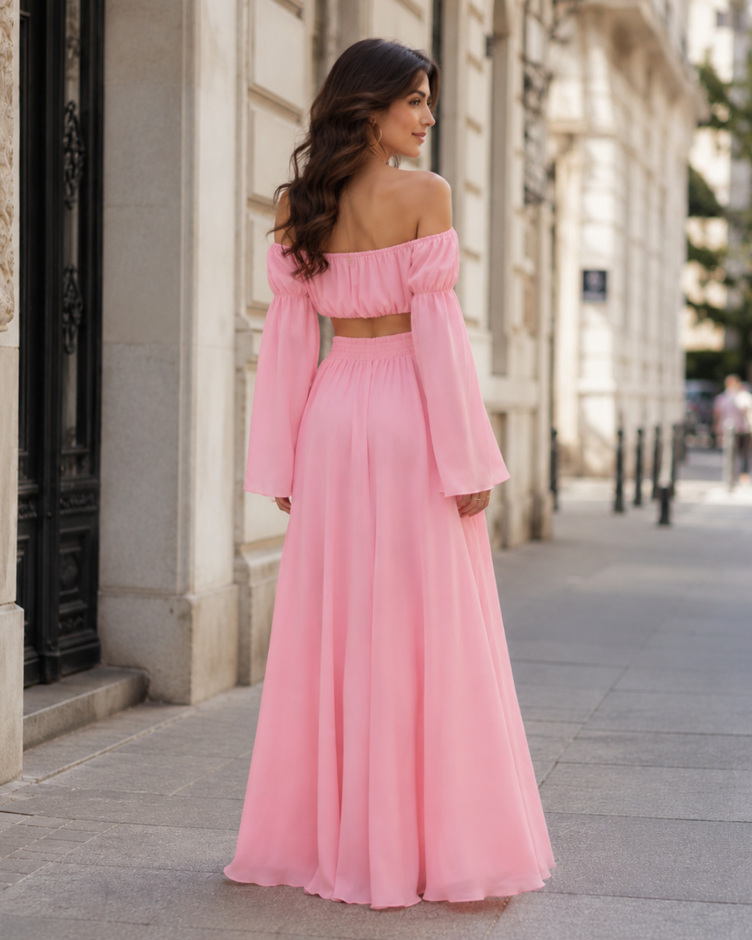 Conjunto de Dos Piezas con Falda Fluida y Abertura