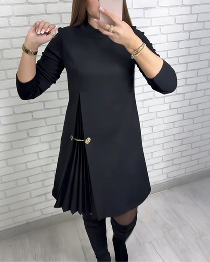 Elegante Vestido de Manga Larga con Paneles Plisados