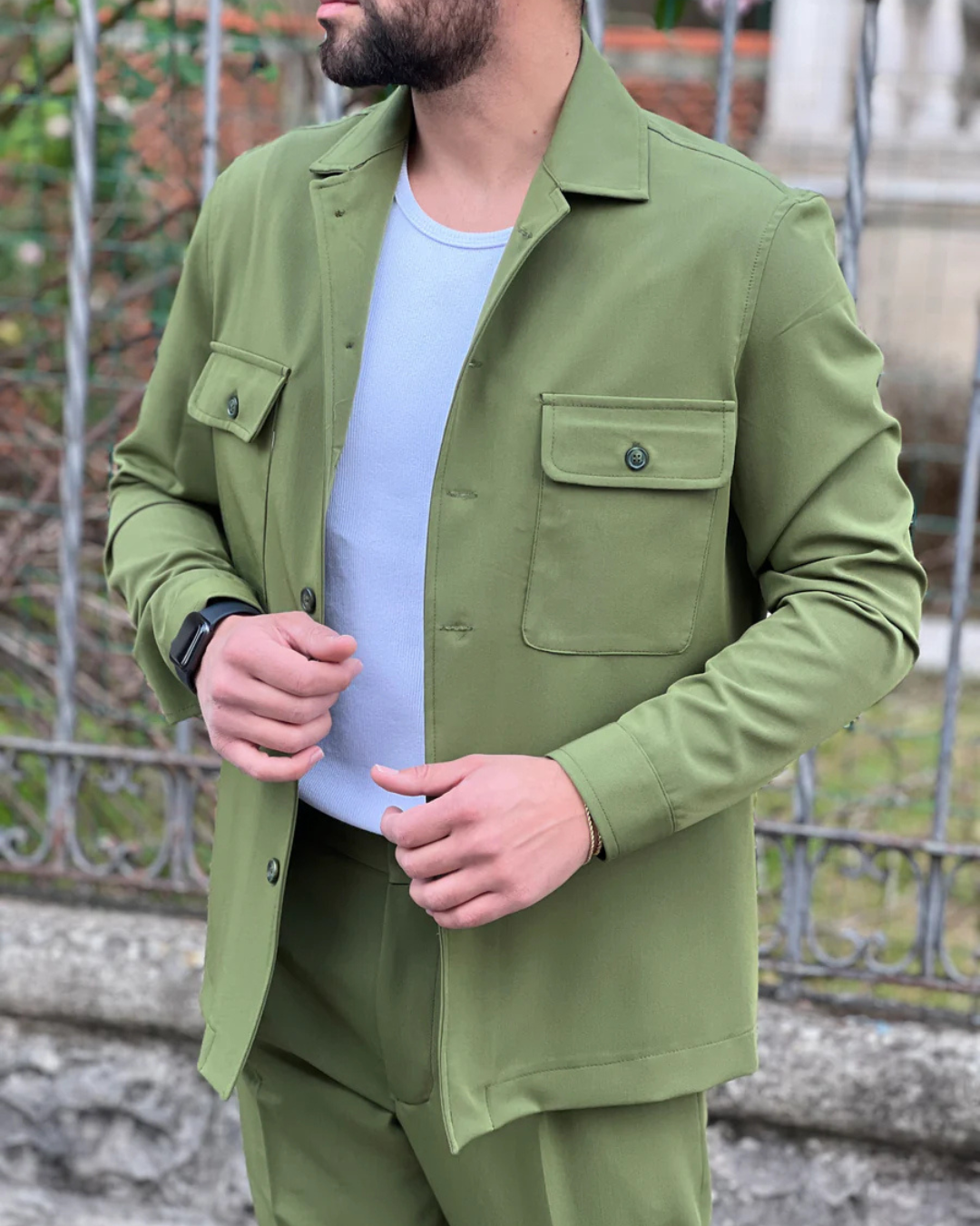 Conjunto de Chaqueta y Pantalón en Tonos Neutros para Hombre de Estilo Casual