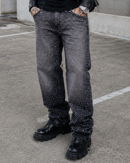 Vaqueros de corte acampanado con detalles de cristal